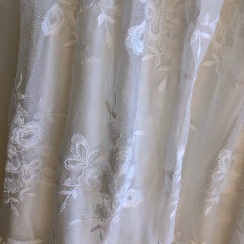 V. Chapman Magnolia White Lace Maxi Dress - 4 - Picture 8 of 13